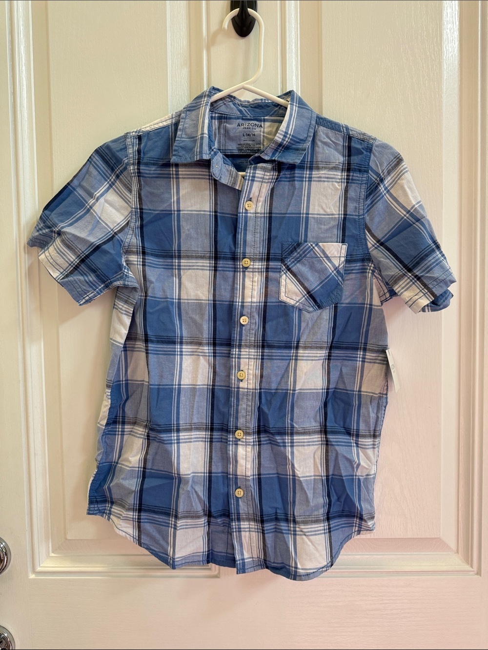 NWT Arizona Jean Company Blue and White Plaid Short-Sleeve Button-Down Shirt
